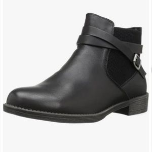 Propet Tatum Black Genuine Leather Chelsea BOOTS. New! Size 6.5 US women’s.